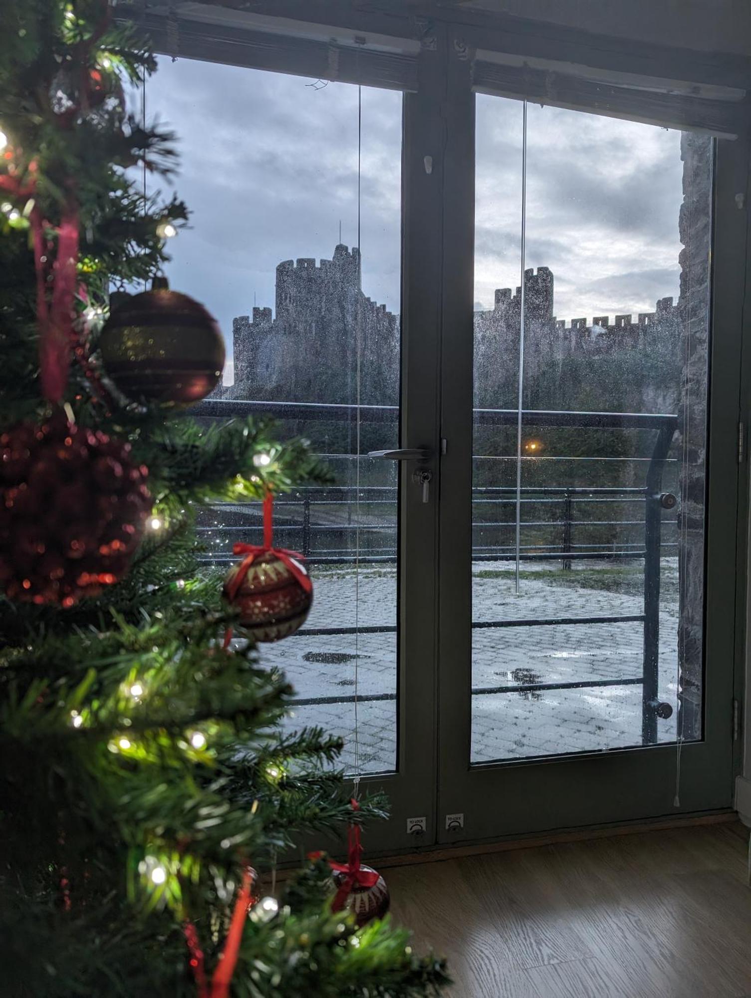 Castle Pond House Apartment Пембрук Екстериор снимка